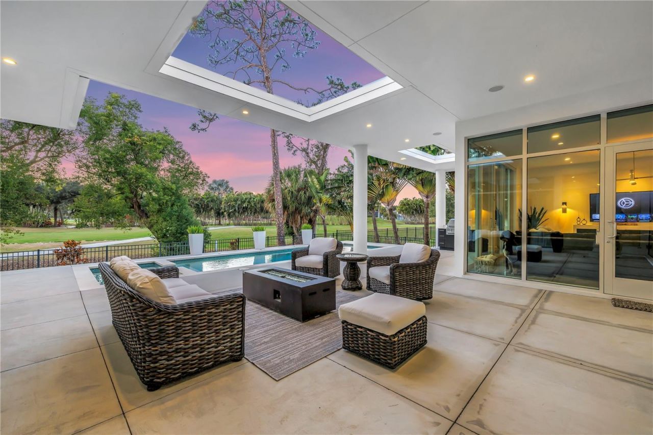 3324 Walnut Street Ne, Saint Petersburg, FL 33704 Photo