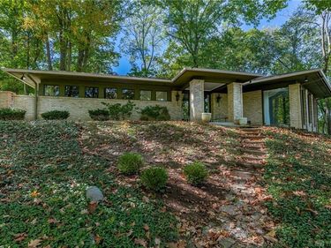 701 E Schantz Avenue, Oakwood, OH 45419