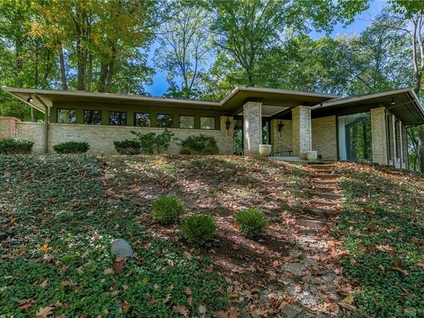 701 E Schantz Avenue, Oakwood, OH 45419