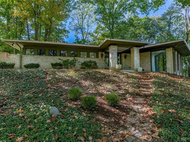 701 E Schantz Avenue, Oakwood, OH 45419 Photo 1