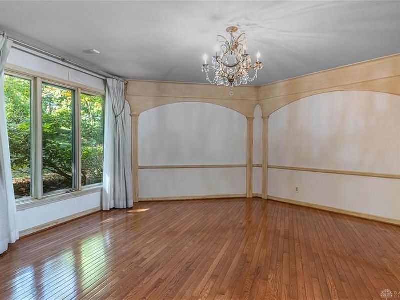 701 E Schantz Avenue, Oakwood, OH 45419 Photo 12