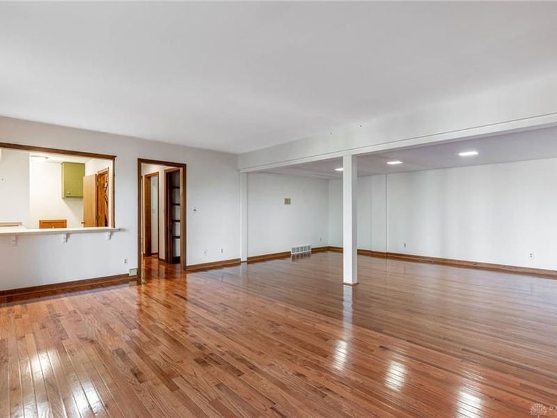 701 E Schantz Avenue, Oakwood, OH 45419 Photo 22