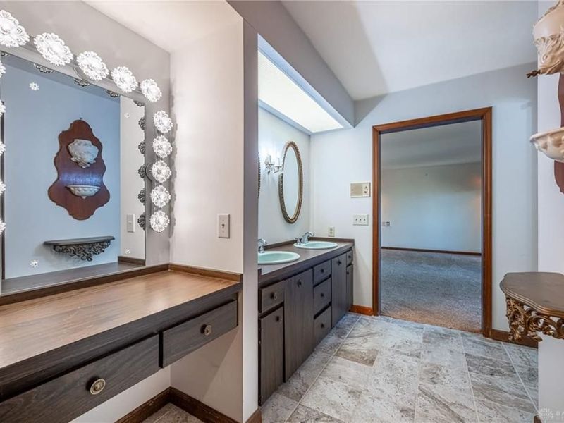 701 E Schantz Avenue, Oakwood, OH 45419 Photo 26