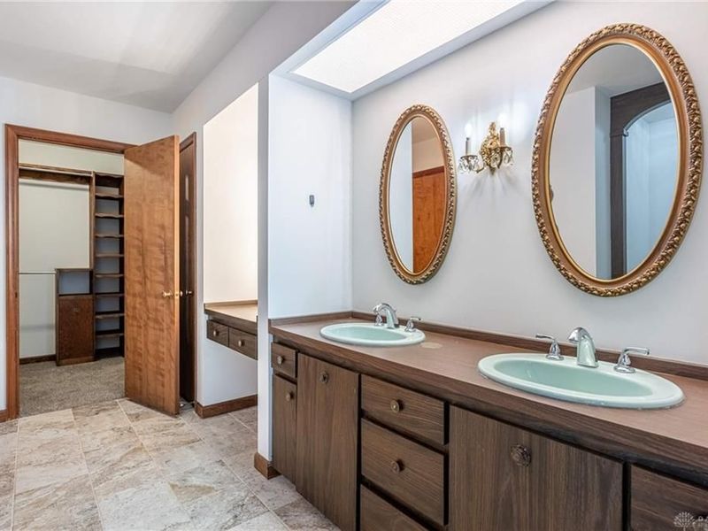 701 E Schantz Avenue, Oakwood, OH 45419 Photo 27