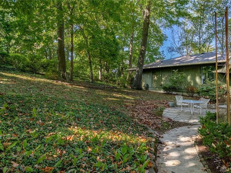 701 E Schantz Avenue, Oakwood, OH 45419 Photo 3