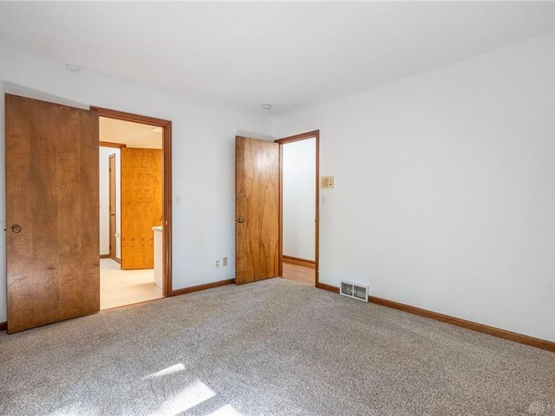 701 E Schantz Avenue, Oakwood, OH 45419 Photo 32