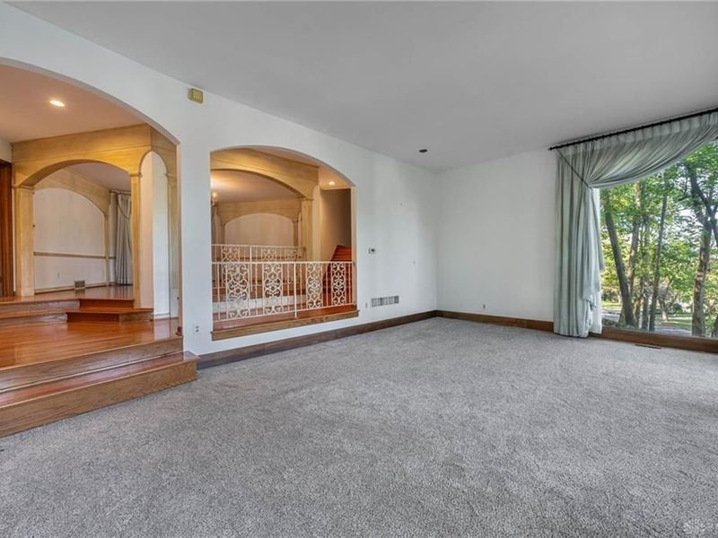 701 E Schantz Avenue, Oakwood, OH 45419 Photo 8