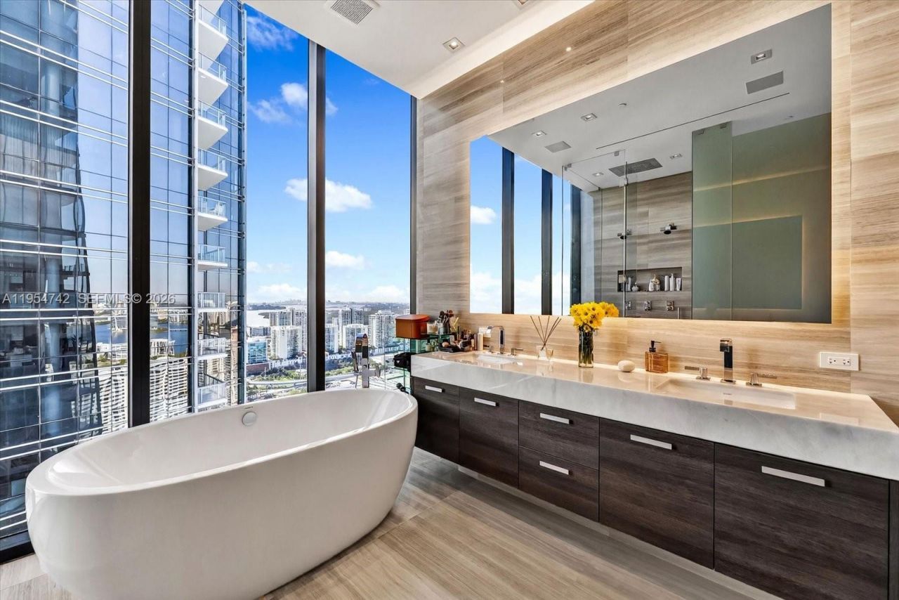 17141 Collins Ave, Unit 2902, Sunny Isles Beach, FL 33160 Photo