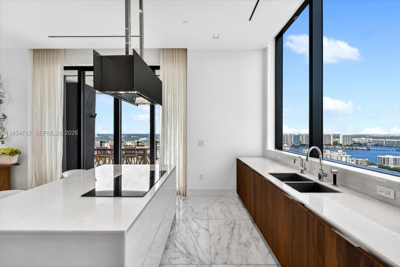 17141 Collins Ave, Unit 2902, Sunny Isles Beach, FL 33160 Photo