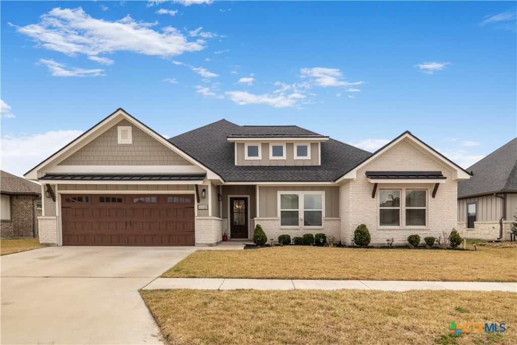 104 Beacon Lane, Victoria, TX 77904 Main Photo