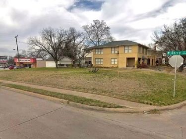 1500 W Berry Street, Fort Worth, TX 76110