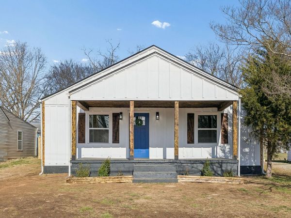 430 4th St, Lawrenceburg, TN 38464