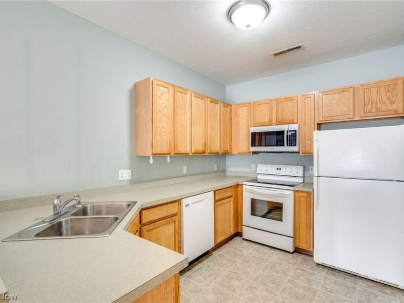 4325 Greenway Trail Street NW, Massillon, OH 44647 Photo 17