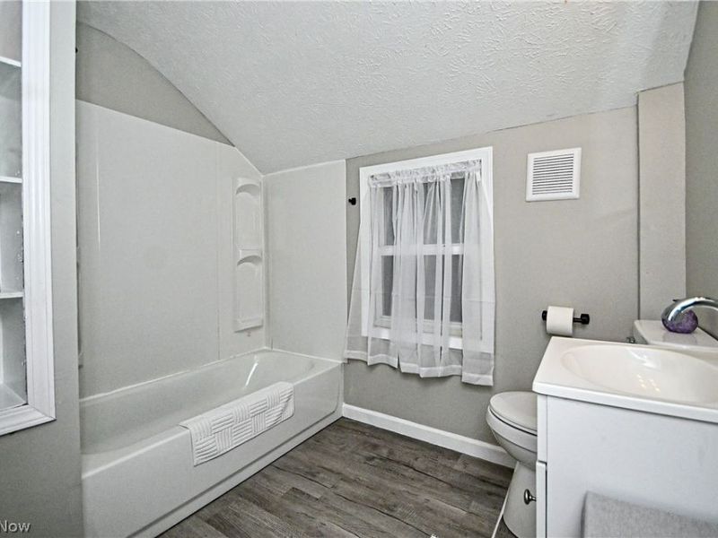 542 Montgomery Street, Akron, OH 44305 Photo 14