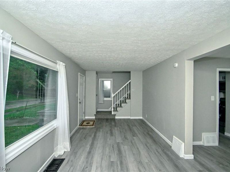 542 Montgomery Street, Akron, OH 44305 Photo 4