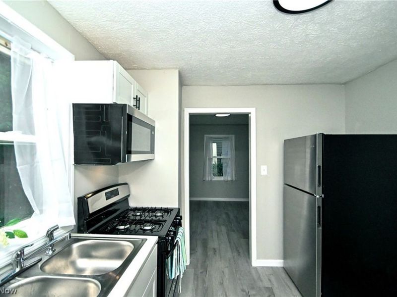 542 Montgomery Street, Akron, OH 44305 Photo 8