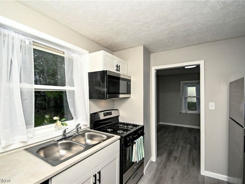 542 Montgomery Street, Akron, OH 44305 Photo 9