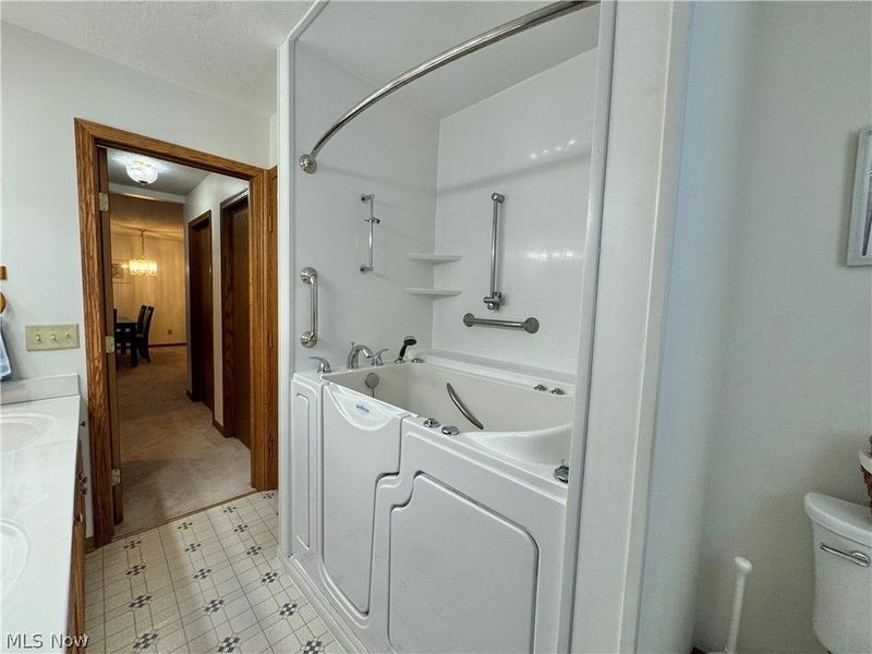 2518 Woodlawn Circle NW, Unit 42A, Canton, OH 44708 Photo 14