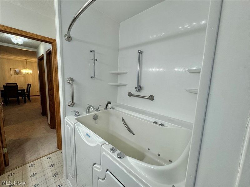 2518 Woodlawn Circle NW, Unit 42A, Canton, OH 44708 Photo 15