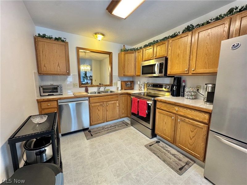 2518 Woodlawn Circle NW, Unit 42A, Canton, OH 44708 Photo 4