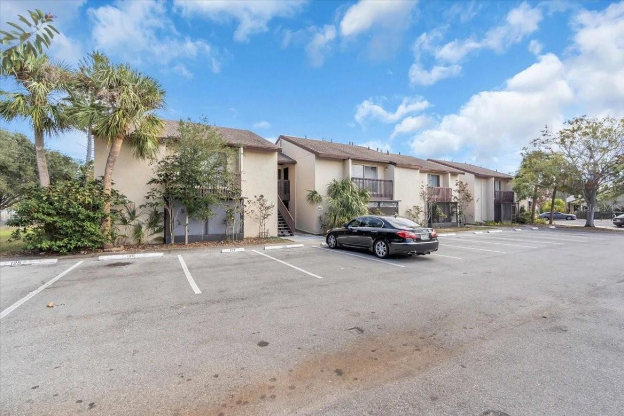 2701 Hidden Lake Drive N, Unit E, Sarasota, FL 34237 Photo