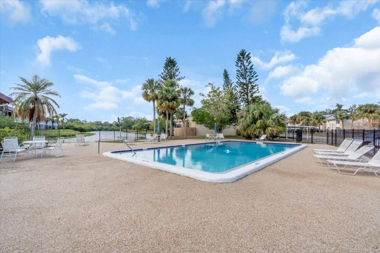 2701 Hidden Lake Drive N, Unit E, Sarasota, FL 34237 Photo