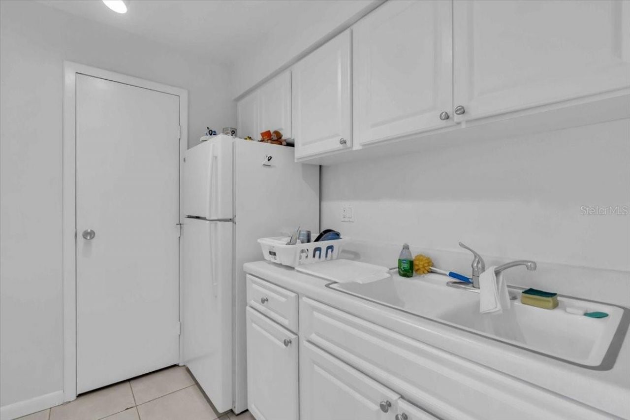 2701 Hidden Lake Drive N, Unit E, Sarasota, FL 34237 Photo