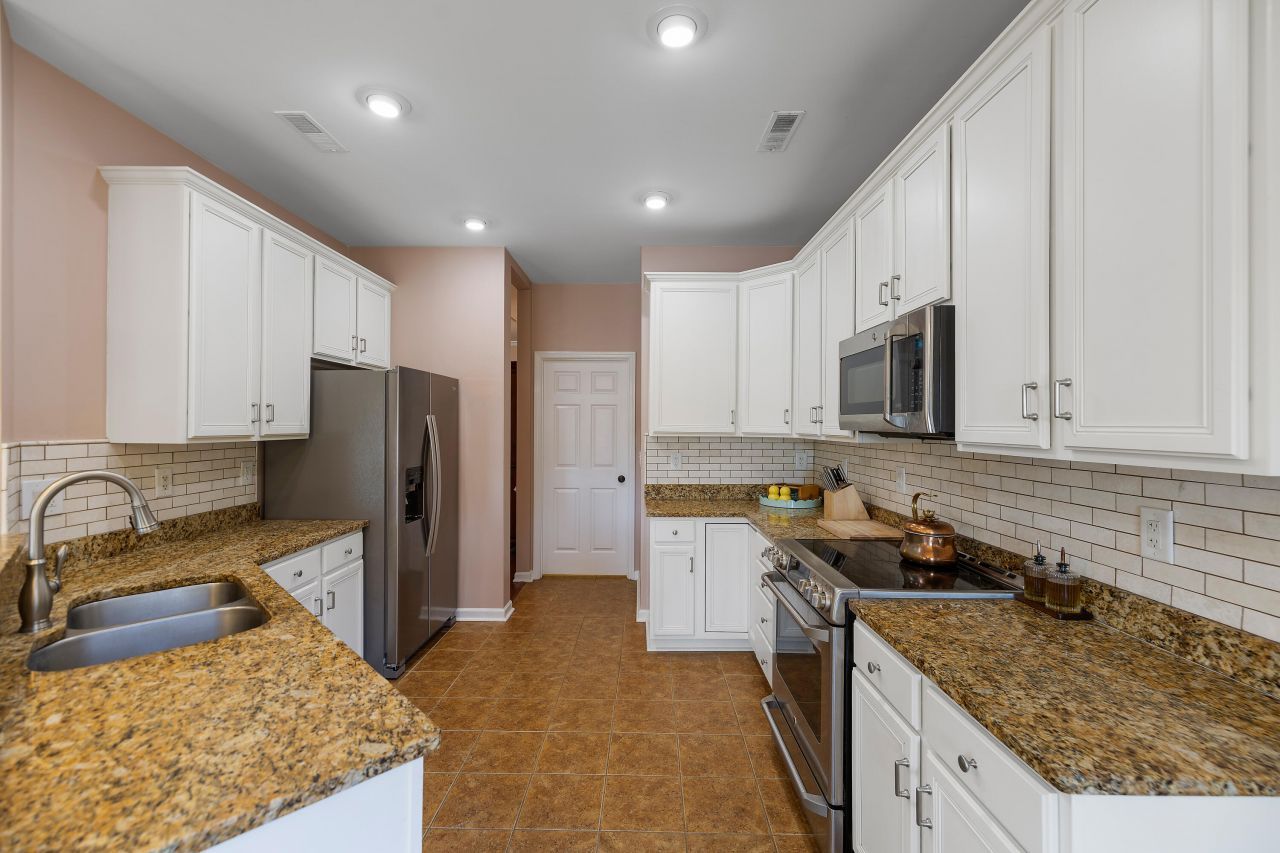 1608 Jorrington Street Photo 11