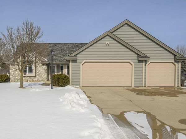 130 Chestnut Way, North Prairie, WI 53153