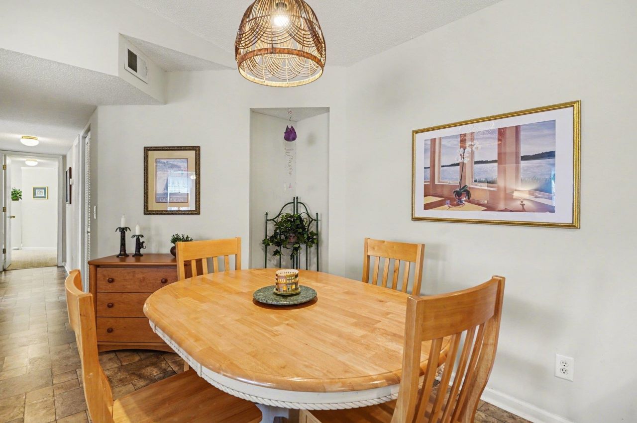 8538 Hopkins Circle Photo 5