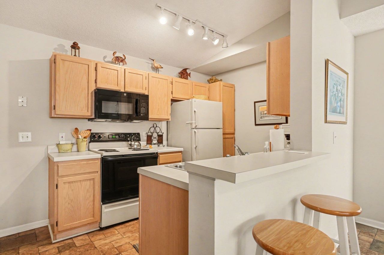 8538 Hopkins Circle Photo 6