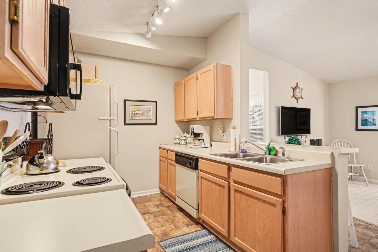 8538 Hopkins Circle Photo 7