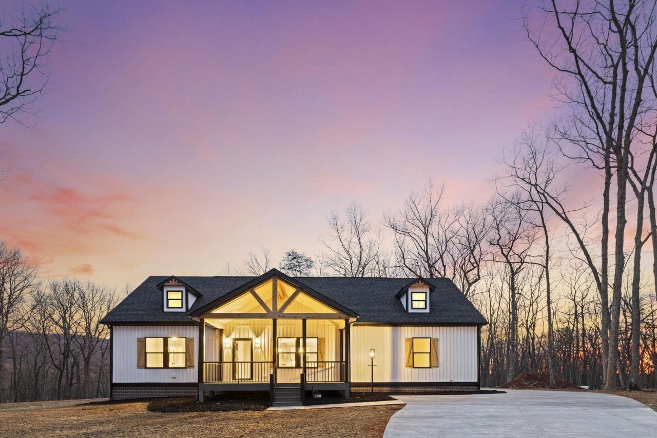 200 Saunders Point Rd, Huddleston, VA 24104 Main Photo