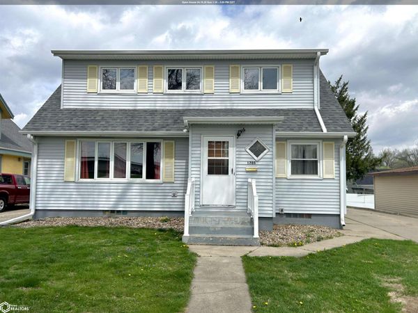 1705 Summit Street, Marshalltown, IA 50158