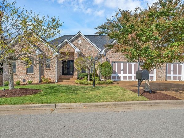 456 Summit Oaks Dr , Nashville, TN 37221