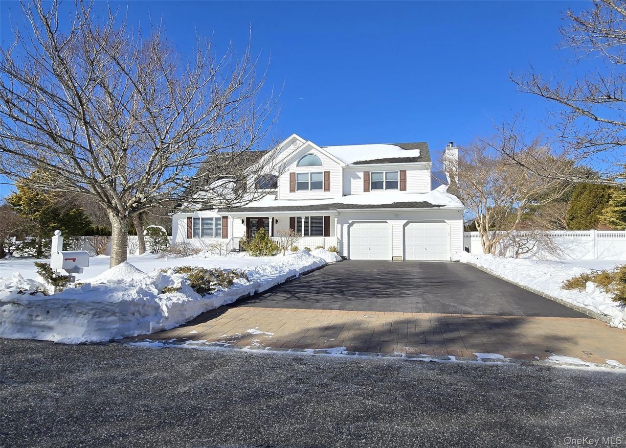 11 Simpson Gate, Manorville, NY 11949 Main Photo