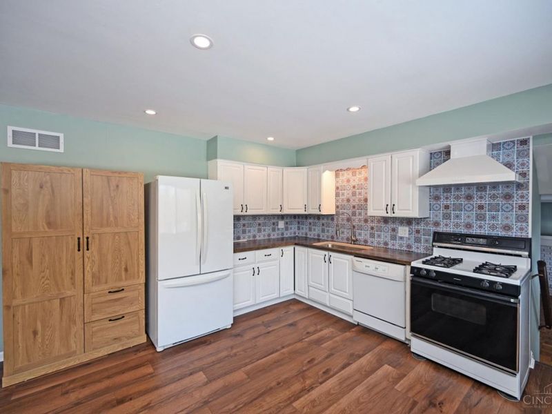 2660 Coshocton Court, Miami Twp, OH 45233 Photo 13