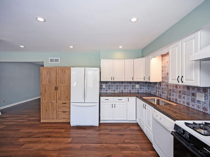 2660 Coshocton Court, Miami Twp, OH 45233 Photo 14