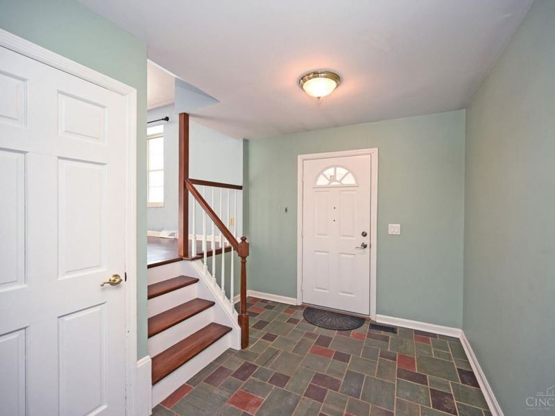 2660 Coshocton Court, Miami Twp, OH 45233 Photo 3