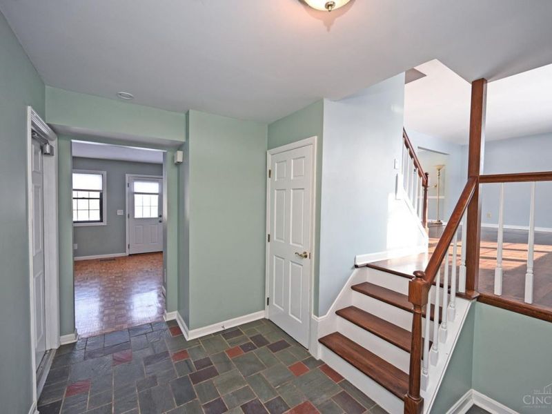 2660 Coshocton Court, Miami Twp, OH 45233 Photo 4