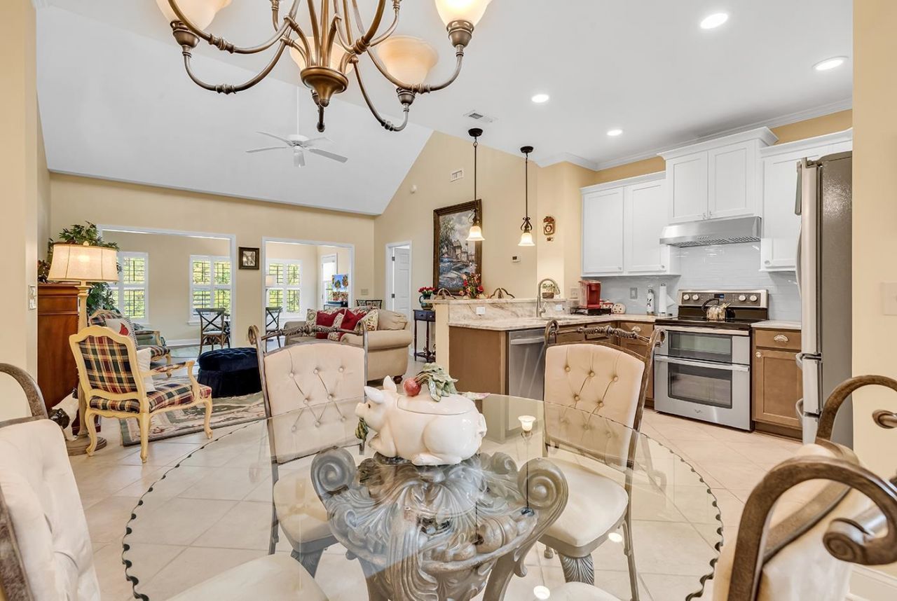 715 Botany Loop Photo 6