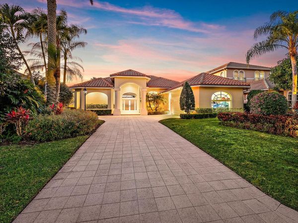 52 Cayman Place, Palm Beach Gardens, FL 33418