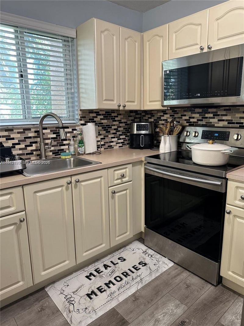 2298 NW 78th Ave, Unit 201, Pembroke Pines, FL 33024 Photo