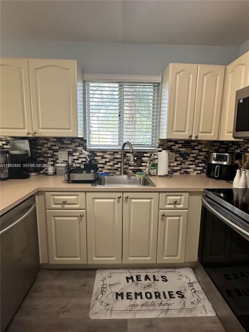 2298 NW 78th Ave, Unit 201, Pembroke Pines, FL 33024 Photo