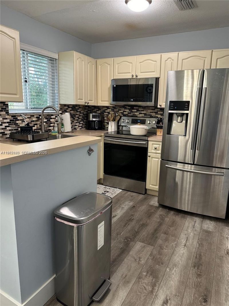 2298 NW 78th Ave, Unit 201, Pembroke Pines, FL 33024 Photo