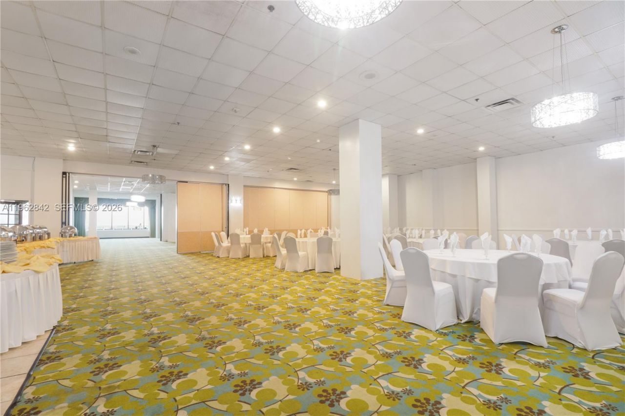 19201 Collins Ave , Unit 439, Sunny Isles Beach, FL 33160 Photo