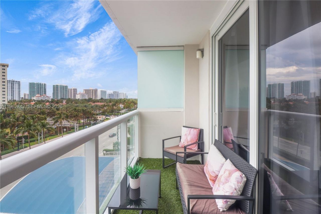 19201 Collins Ave , Unit 439, Sunny Isles Beach, FL 33160 Photo