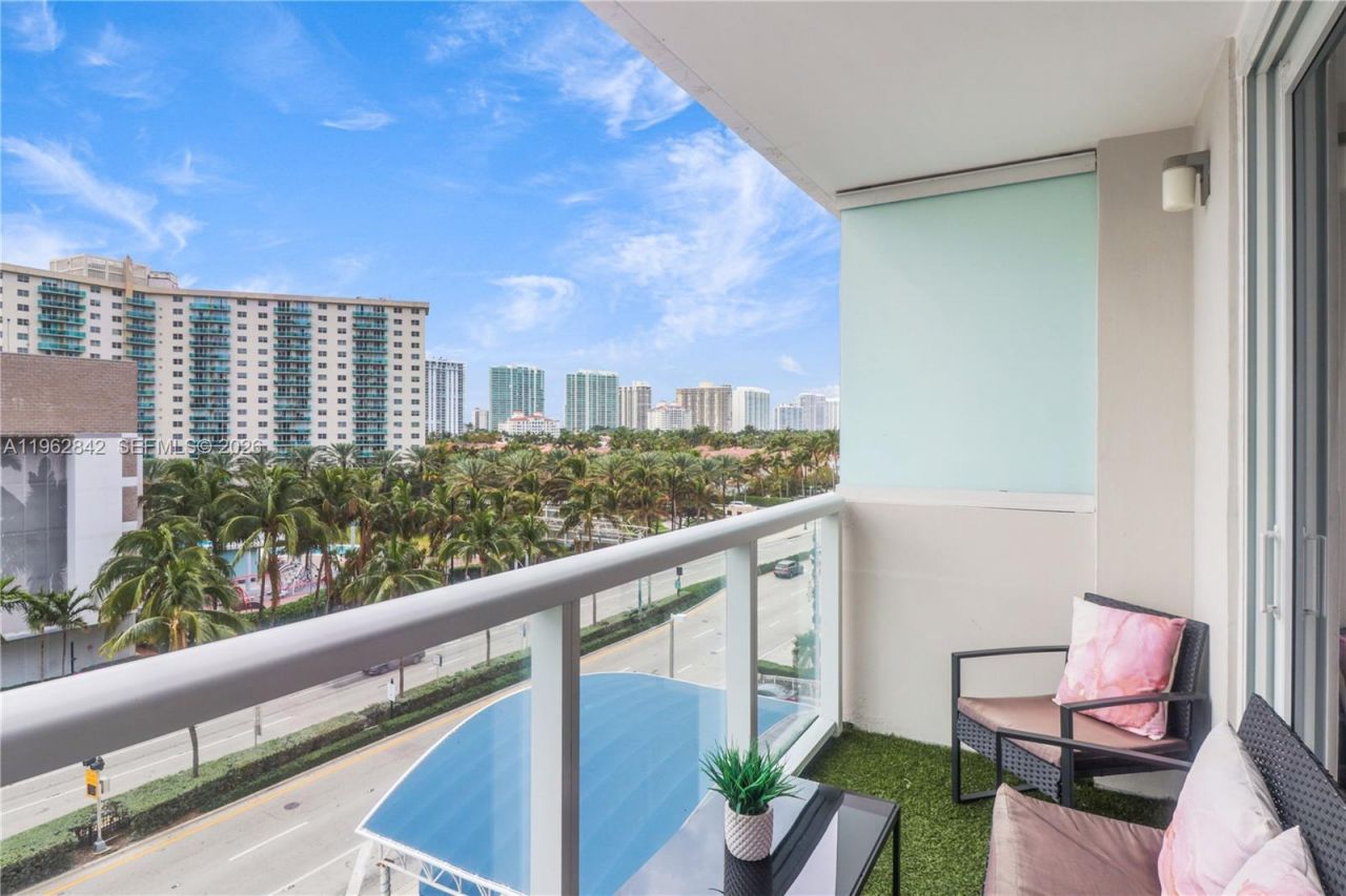 19201 Collins Ave , Unit 439, Sunny Isles Beach, FL 33160 Photo