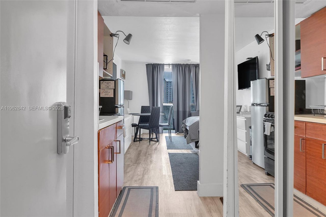 19201 Collins Ave , Unit 439, Sunny Isles Beach, FL 33160 Photo