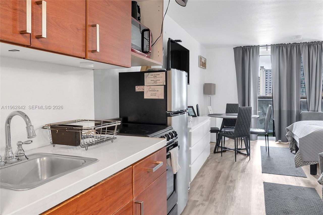 19201 Collins Ave , Unit 439, Sunny Isles Beach, FL 33160 Photo